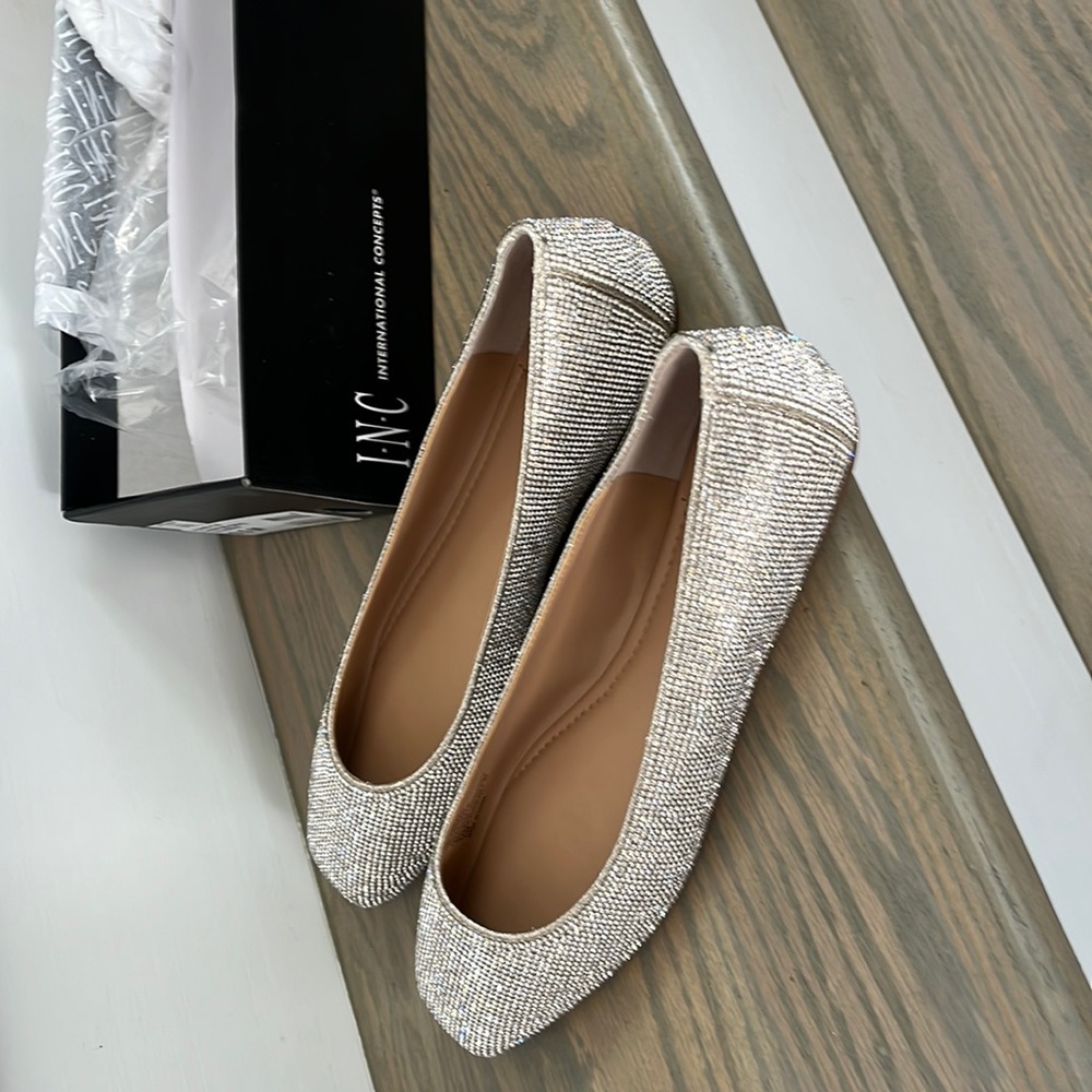 NWT in box sparkly women’s 9.5 flats